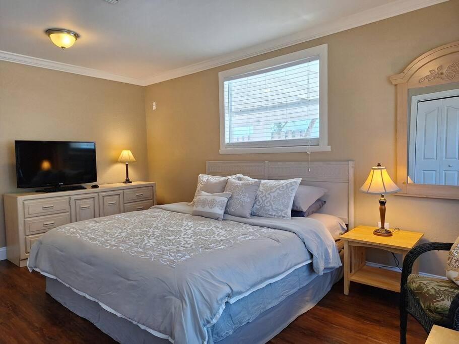 Vacation Home On Alligator Drive Woodmere Екстер'єр фото
