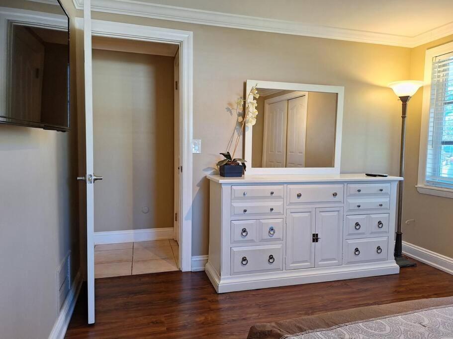 Vacation Home On Alligator Drive Woodmere Екстер'єр фото
