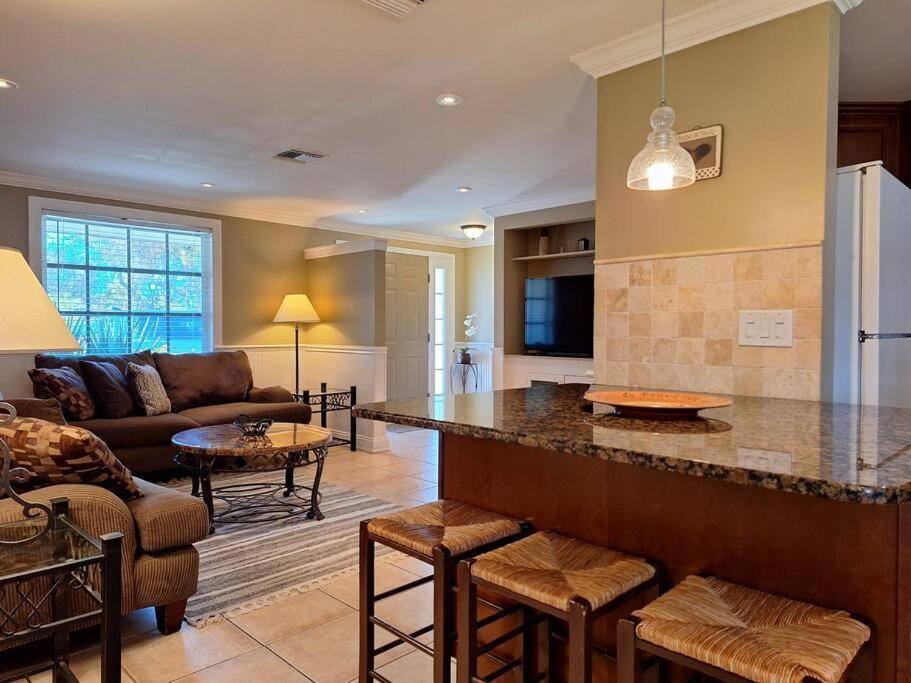 Vacation Home On Alligator Drive Woodmere Екстер'єр фото