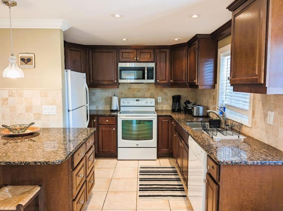 Vacation Home On Alligator Drive Woodmere Екстер'єр фото